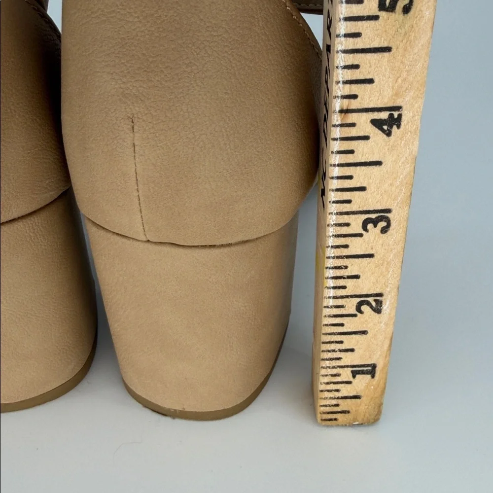 Y Not Size 9 Nude One-Strap Buckle Block Heel Sandals with Rounded Toe
